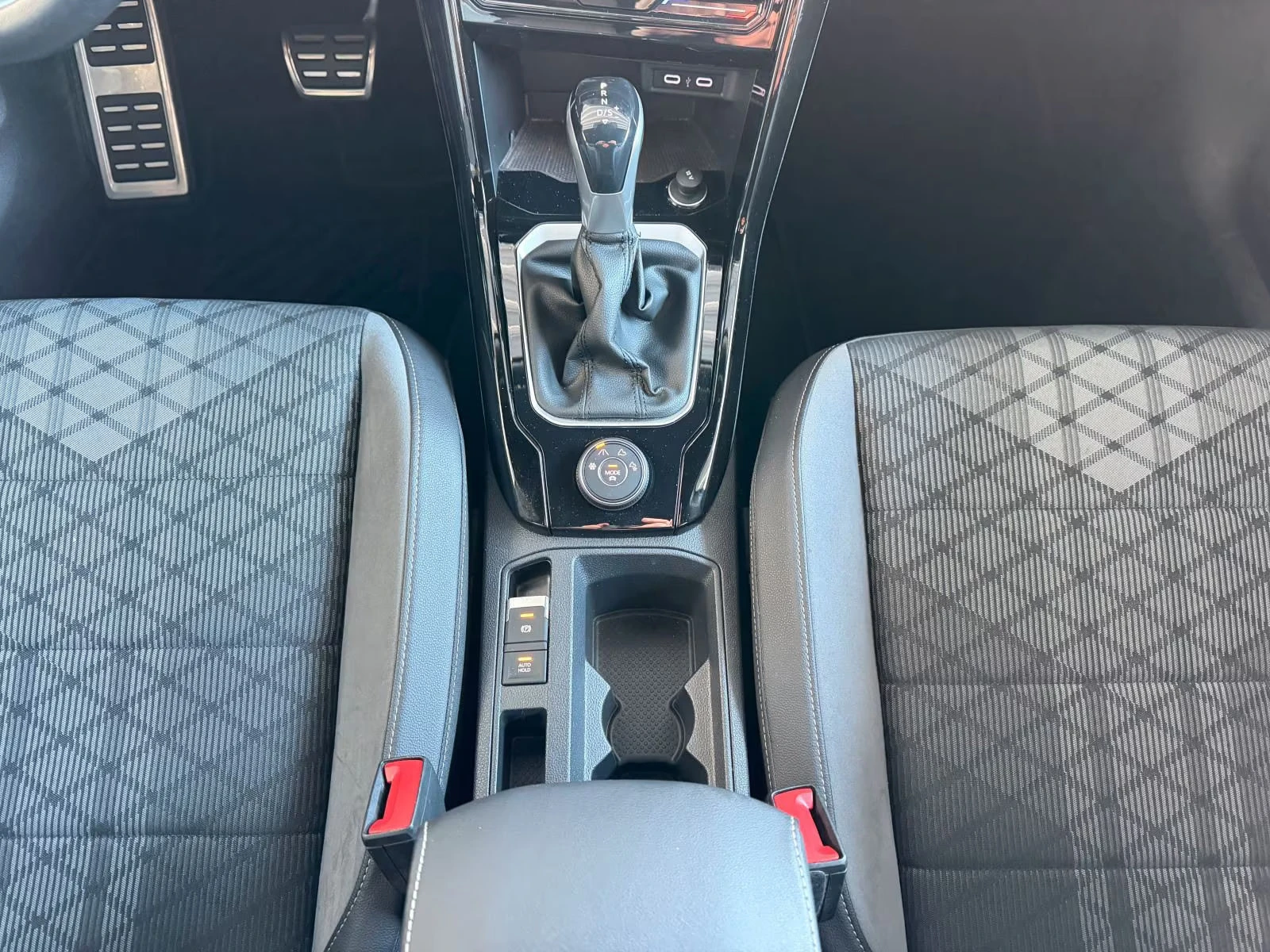 VW T-Roc 2.0TDI/150HP/R-LINE/4M/CAM/ACC/133z, снимка 13 - Автомобили и джипове - 53781750