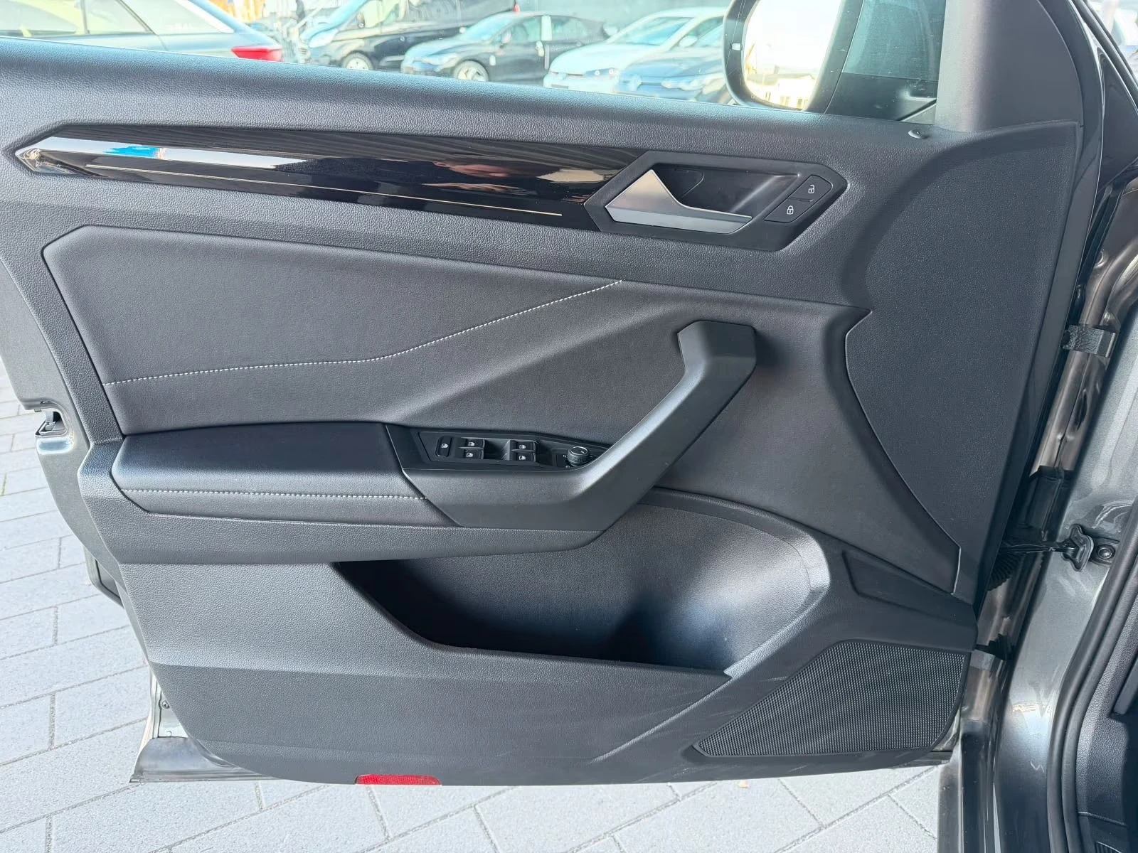 VW T-Roc 2.0TDI/150HP/R-LINE/4M/CAM/ACC/133z, снимка 15 - Автомобили и джипове - 53781750