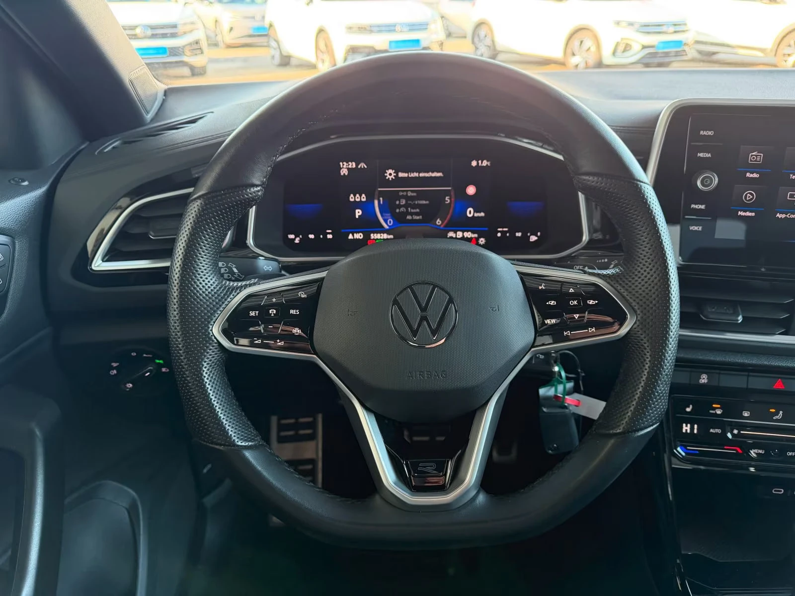 VW T-Roc 2.0TDI/150HP/R-LINE/4M/CAM/ACC/133z - изображение 8