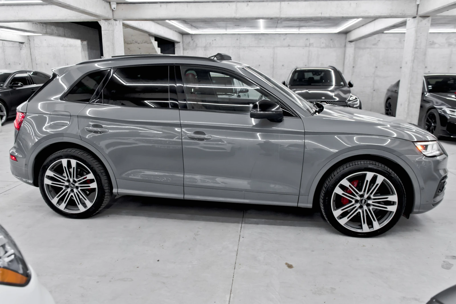 Audi SQ5 3.0TFSI* Панорама* Bang&Olufsen* HeadUp, снимка 7 - Автомобили и джипове - 53866865