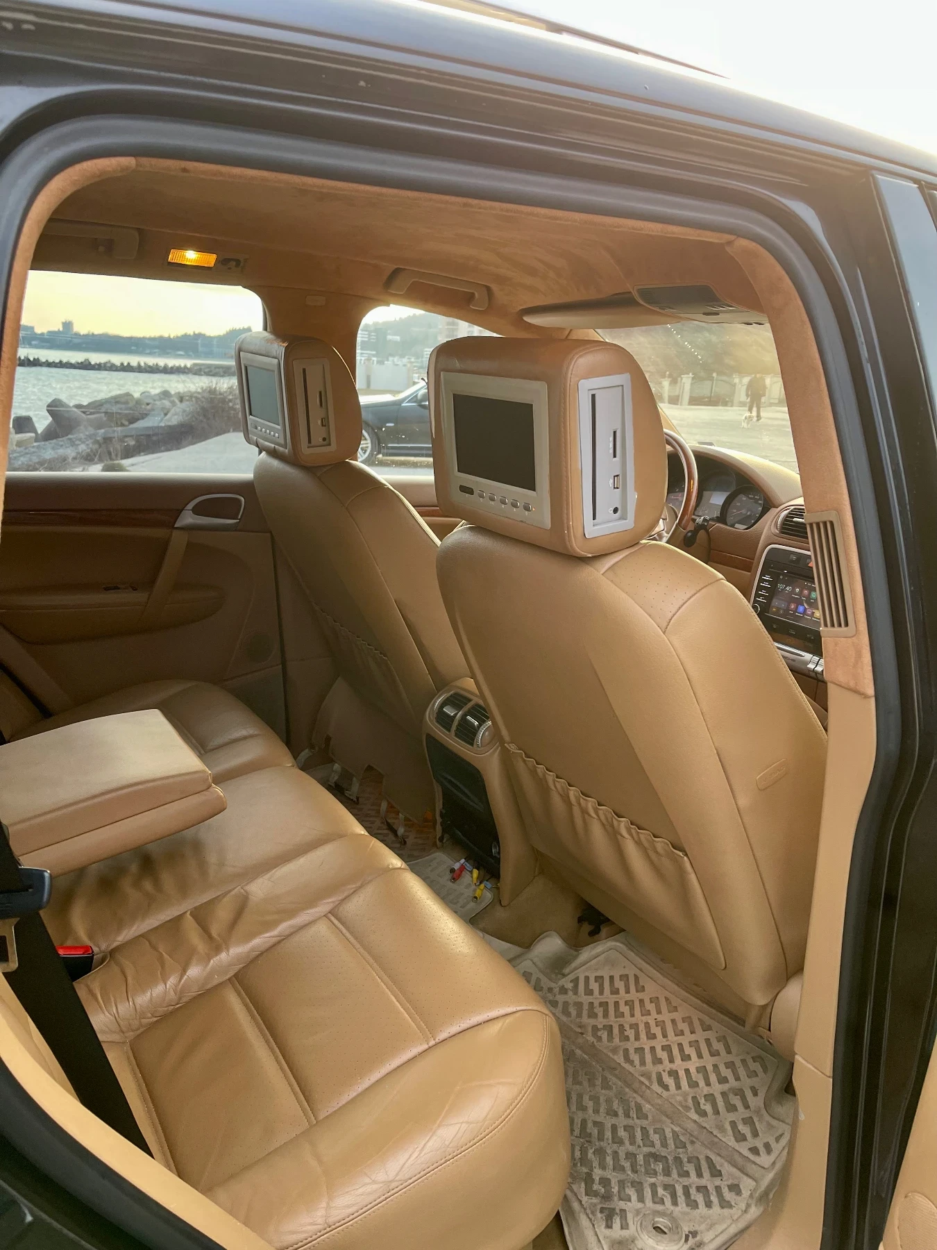 Porsche Cayenne 3.2 LPG, снимка 12 - Автомобили и джипове - 54226563