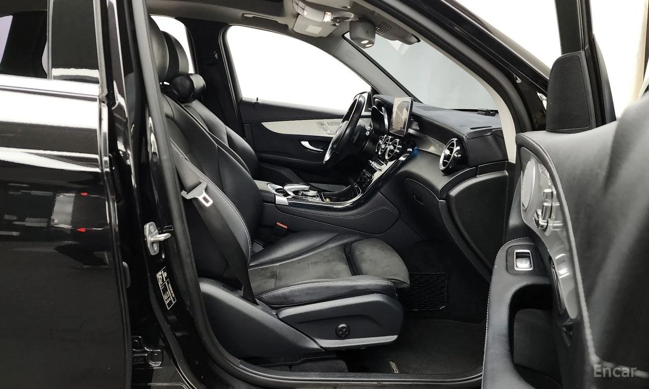 Mercedes-Benz GLC 300 AMG LINE* 4MATIC* 360* HEADUP* LINE ASS* PANO* ПОД, снимка 10 - Автомобили и джипове - 54388531