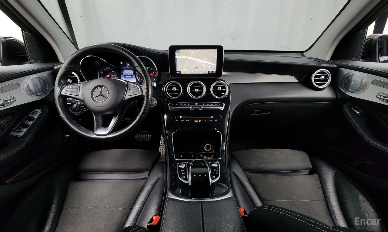Mercedes-Benz GLC 300 AMG LINE* 4MATIC* 360* HEADUP* LINE ASS* PANO* ПОД, снимка 6 - Автомобили и джипове - 54388531