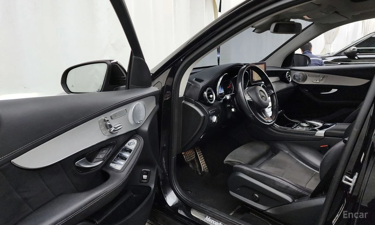 Mercedes-Benz GLC 300 AMG LINE* 4MATIC* 360* HEADUP* LINE ASS* PANO* ПОД, снимка 9 - Автомобили и джипове - 54388531