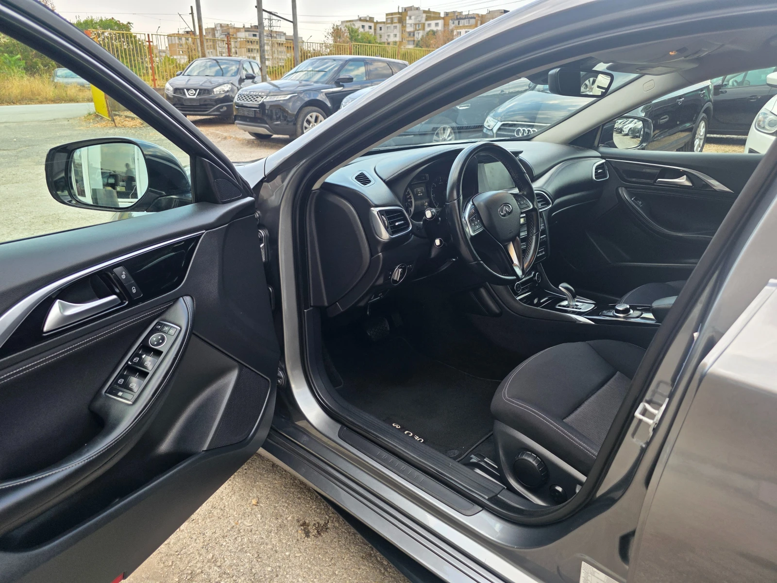 Infiniti Q30 1.5DCI ITALY FULL UNIKAT, снимка 8 - Автомобили и джипове - 56035659