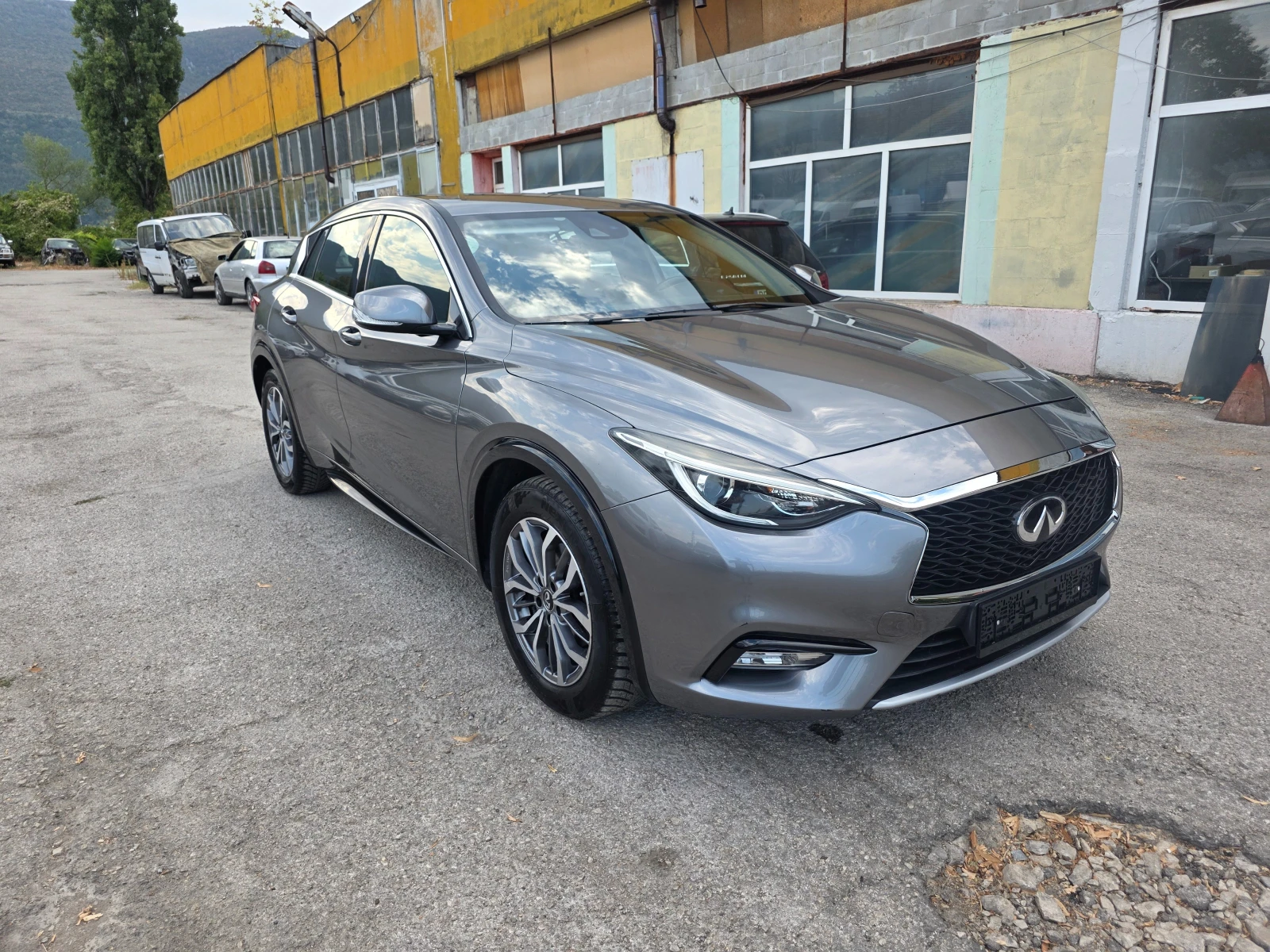Infiniti Q30 1.5DCI ITALY FULL UNIKAT, снимка 3 - Автомобили и джипове - 56035659
