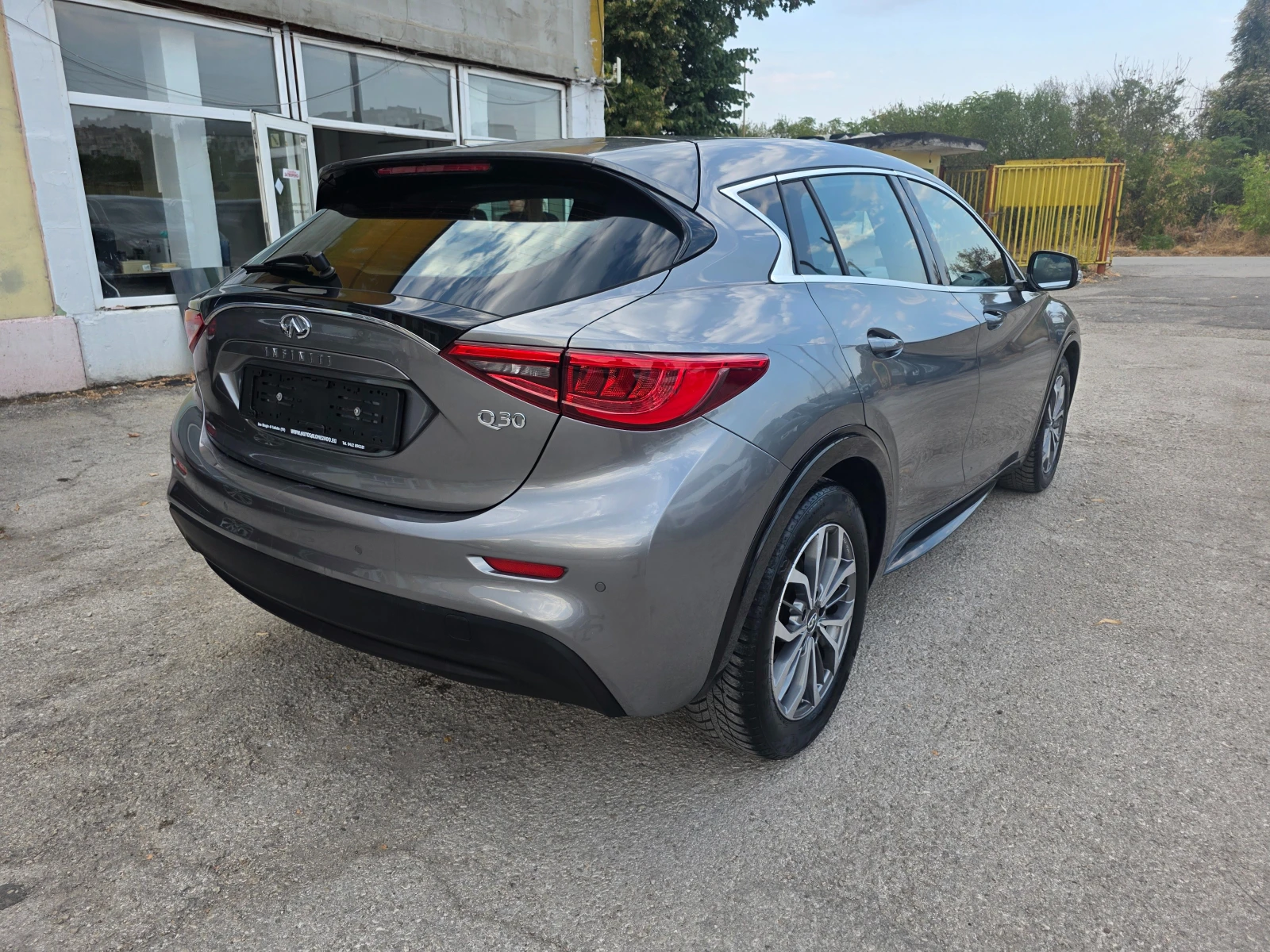 Infiniti Q30 1.5DCI ITALY FULL UNIKAT, снимка 4 - Автомобили и джипове - 56035659