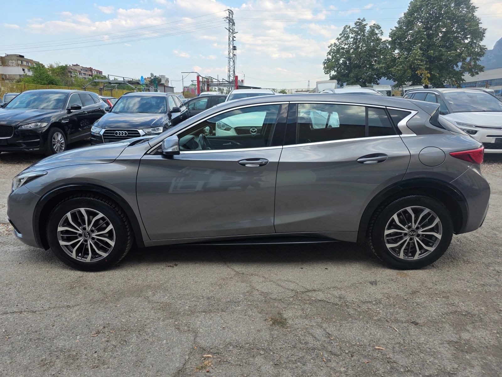 Infiniti Q30 1.5DCI ITALY FULL UNIKAT, снимка 7 - Автомобили и джипове - 56035659