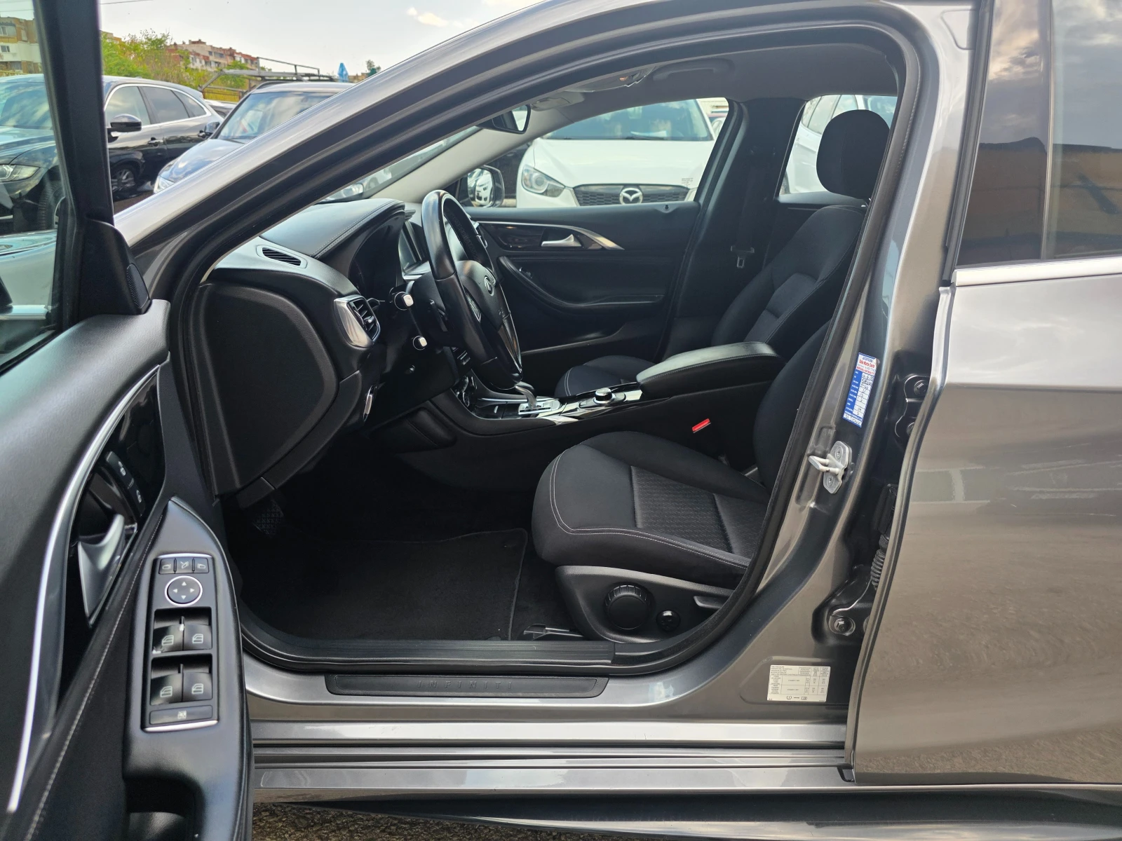 Infiniti Q30 1.5DCI ITALY FULL UNIKAT, снимка 9 - Автомобили и джипове - 56035659