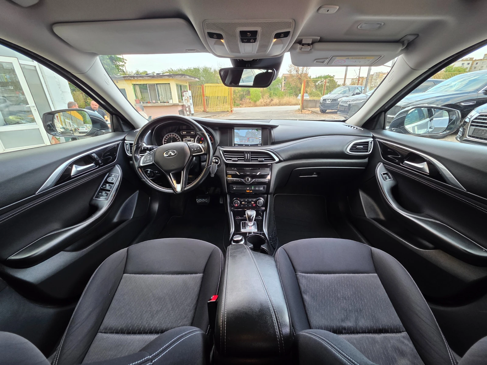 Infiniti Q30 1.5DCI ITALY FULL UNIKAT, снимка 14 - Автомобили и джипове - 56035659