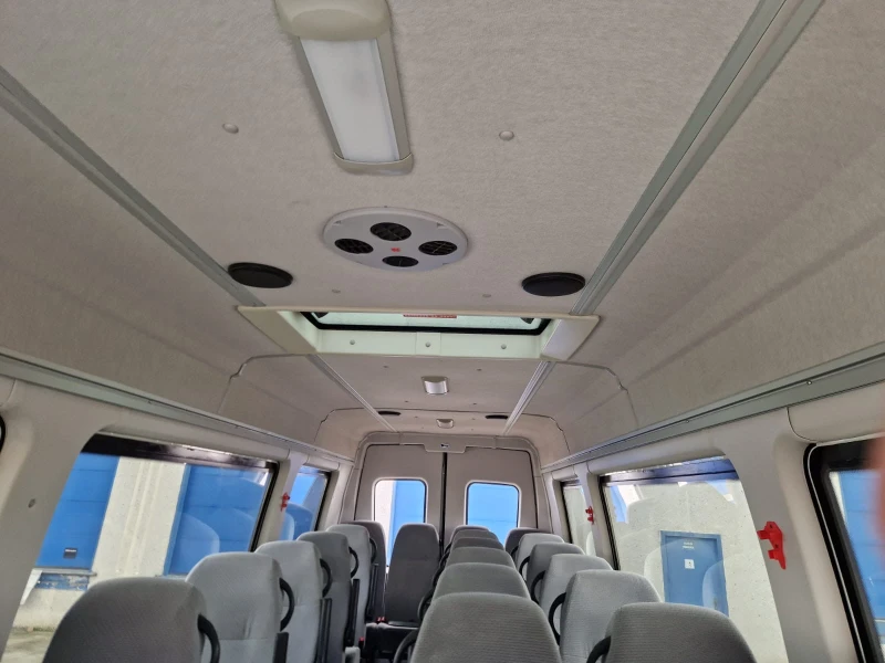 Iveco Daily, снимка 8 - Бусове и автобуси - 53048039