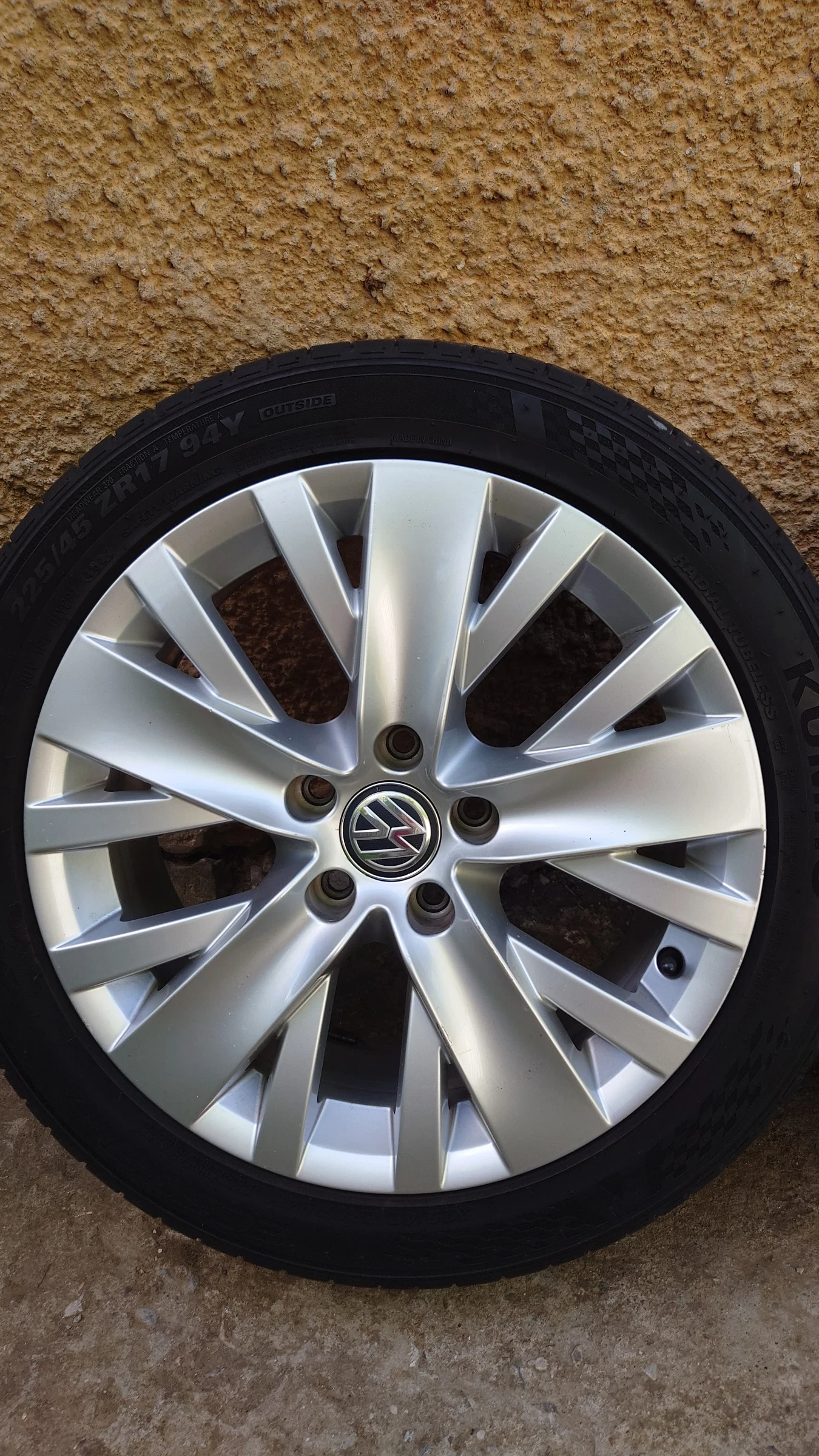    225/45R17  VW | Mobile.bg   1