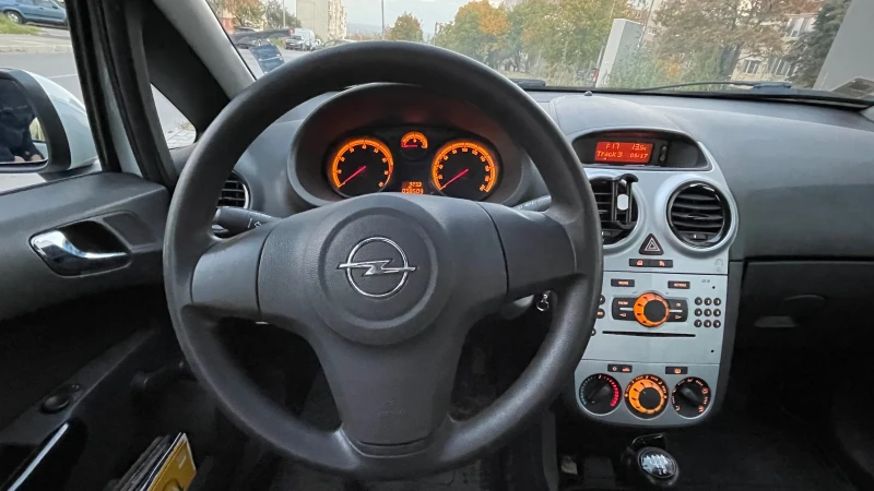 Opel Corsa D, снимка 6 - Автомобили и джипове - 52343095