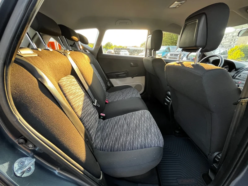 Kia Ceed 1.6 CRDi 90кс, снимка 12 - Автомобили и джипове - 51105539