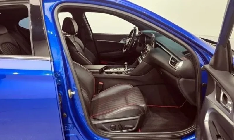 Genesis G70 3.3 2WD, снимка 10 - Автомобили и джипове - 52896235