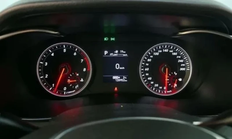 Genesis G70 3.3 2WD, снимка 8 - Автомобили и джипове - 52896235