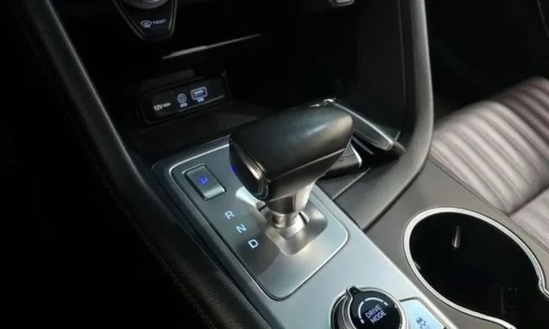 Genesis G70 3.3 2WD, снимка 7 - Автомобили и джипове - 52896235