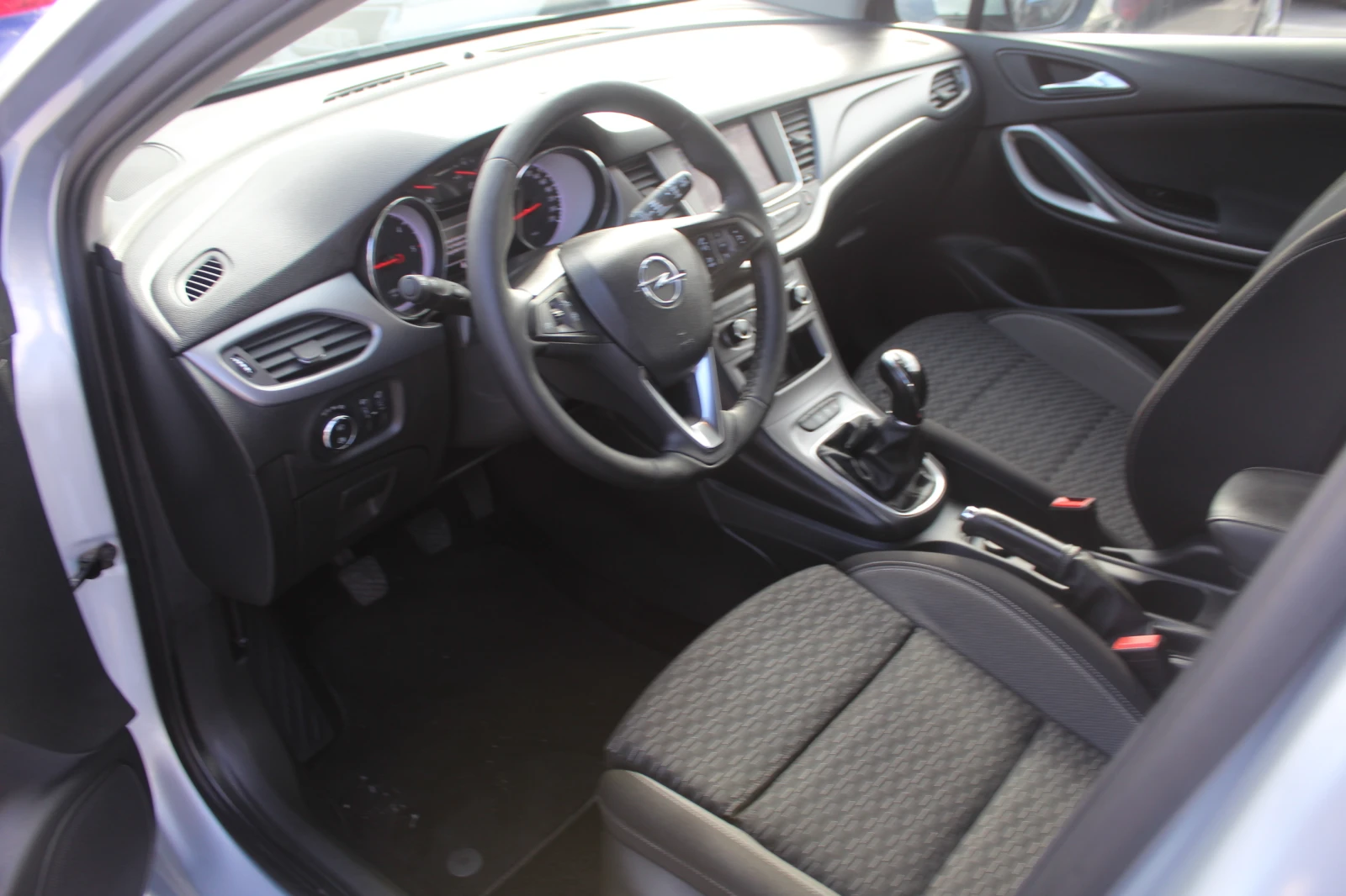 Opel Astra 1.5DVH 122 hp. MT6 S&S/2012L004 - изображение 6