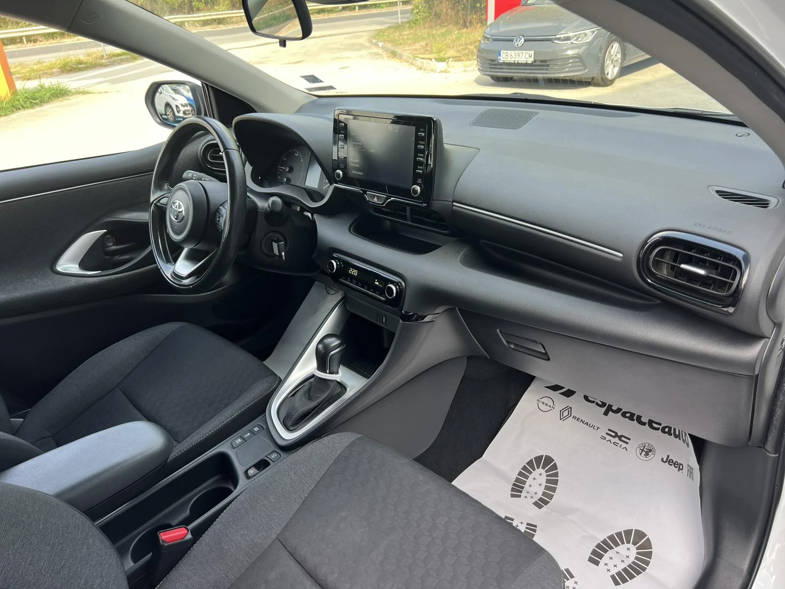 Toyota Yaris 1.5 Hybrid / 115 к.с. / e-CVT - изображение 10