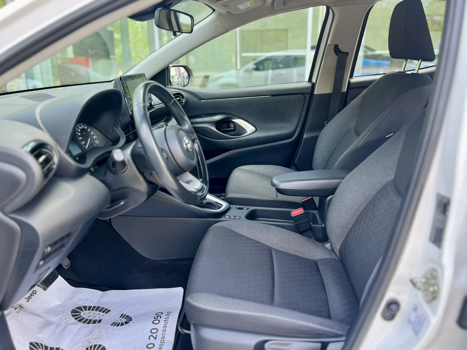 Toyota Yaris 1.5 Hybrid / 115 к.с. / e-CVT - изображение 7