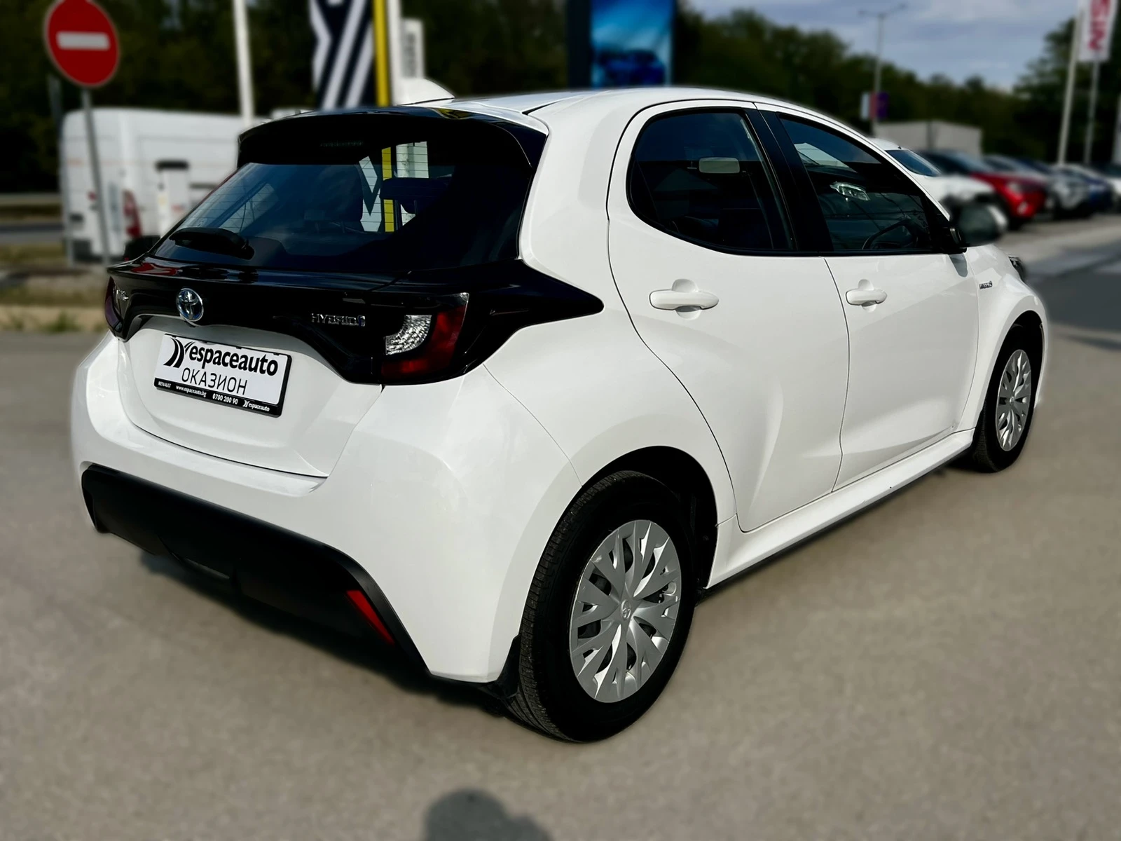 Toyota Yaris 1.5 Hybrid / 115 к.с. / e-CVT - изображение 4