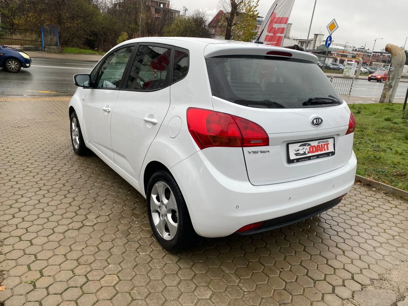 Kia Venga 1.4i/EURO.5B - изображение 6