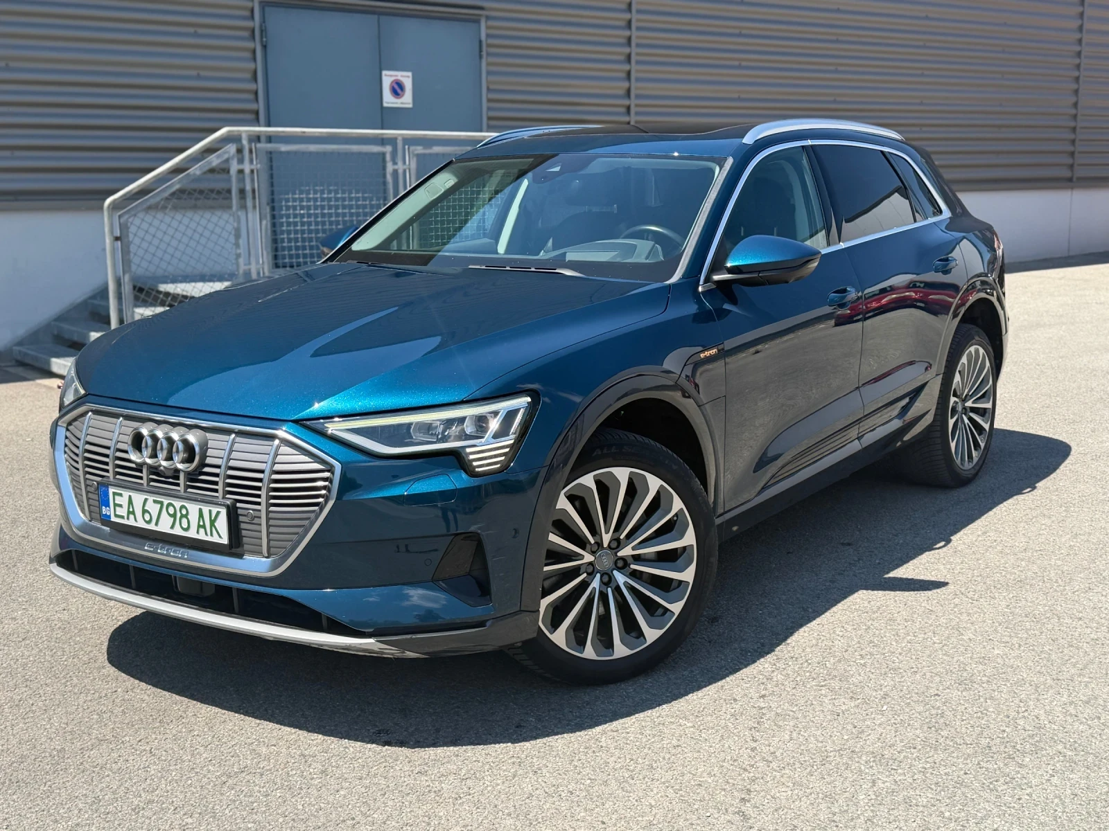 Audi E-Tron 55/Гаранция/дистроник/вакуум/Napa/Обдухване/масаж