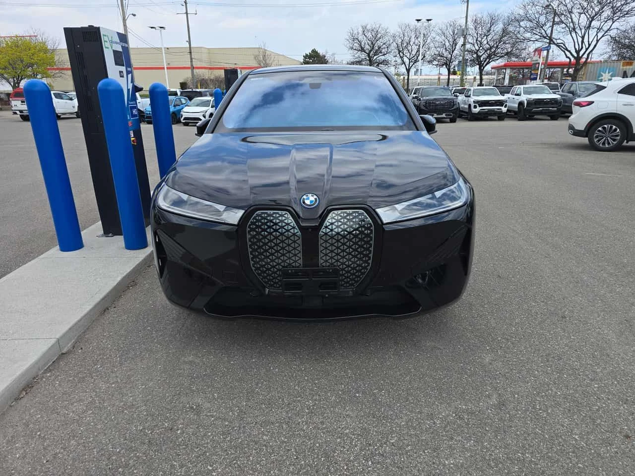 BMW iX * M60 * 360 * ДИСТРОНИК * 2 КЛЮЧА, снимка 5 - Автомобили и джипове - 54480347