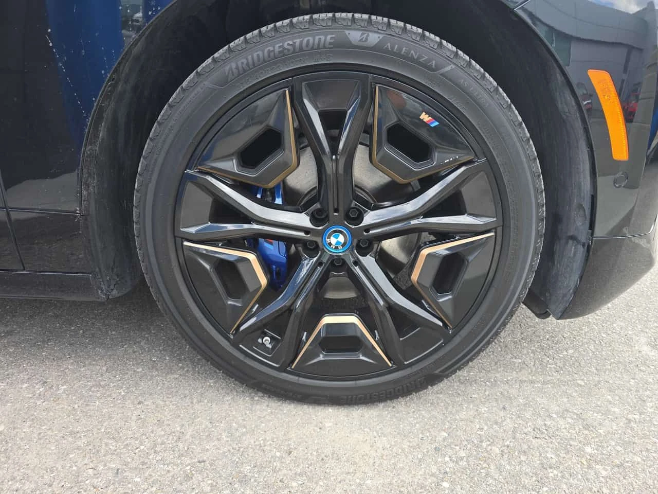 BMW iX * M60 * 360 * ДИСТРОНИК * 2 КЛЮЧА, снимка 6 - Автомобили и джипове - 54480347
