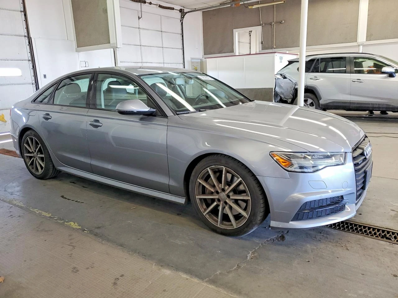 Audi A6 3.0l Premium Plus, снимка 4 - Автомобили и джипове - 54496730