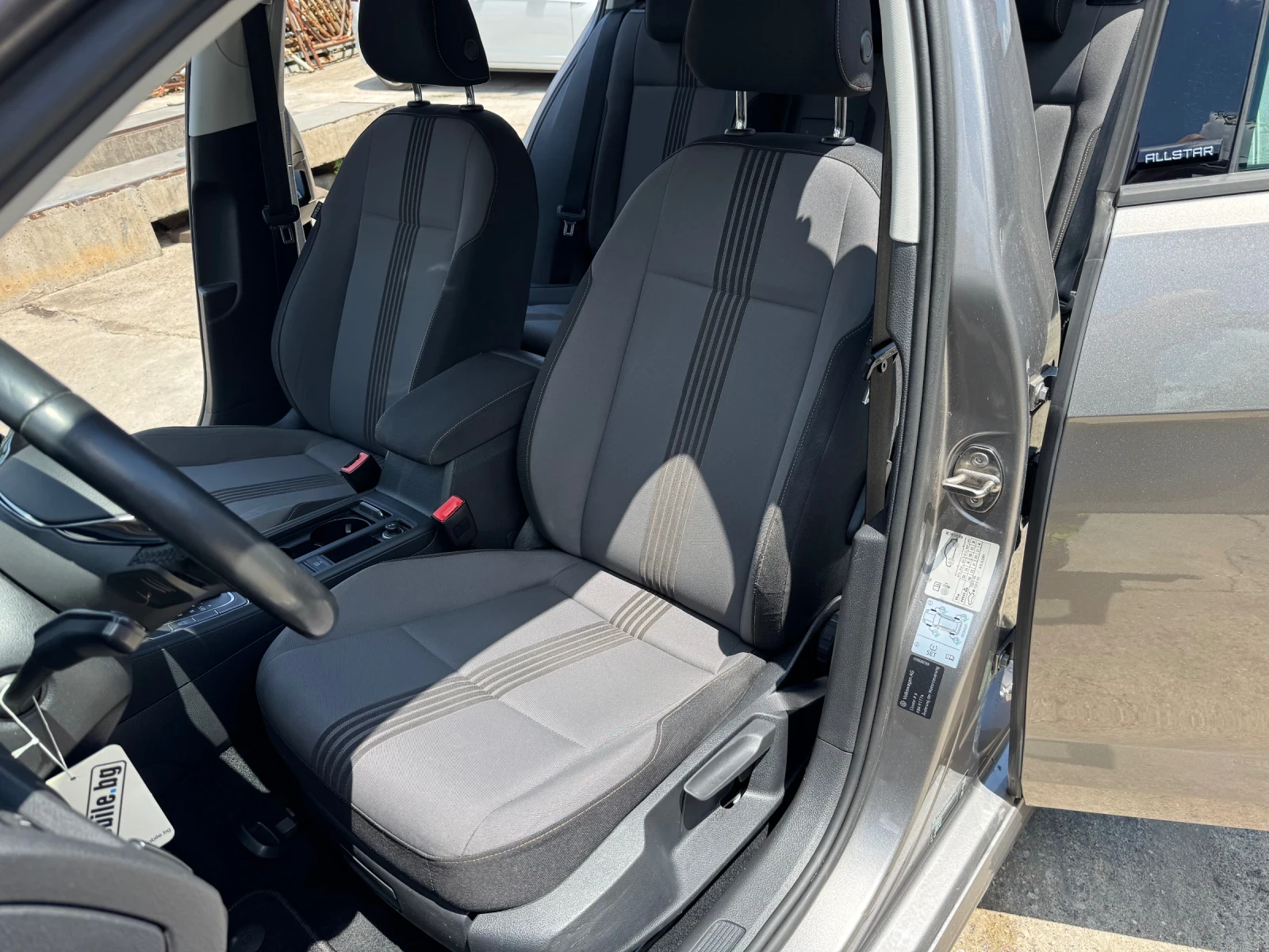 VW Golf * R-LINE* DSG* , снимка 7 - Автомобили и джипове - 55220602
