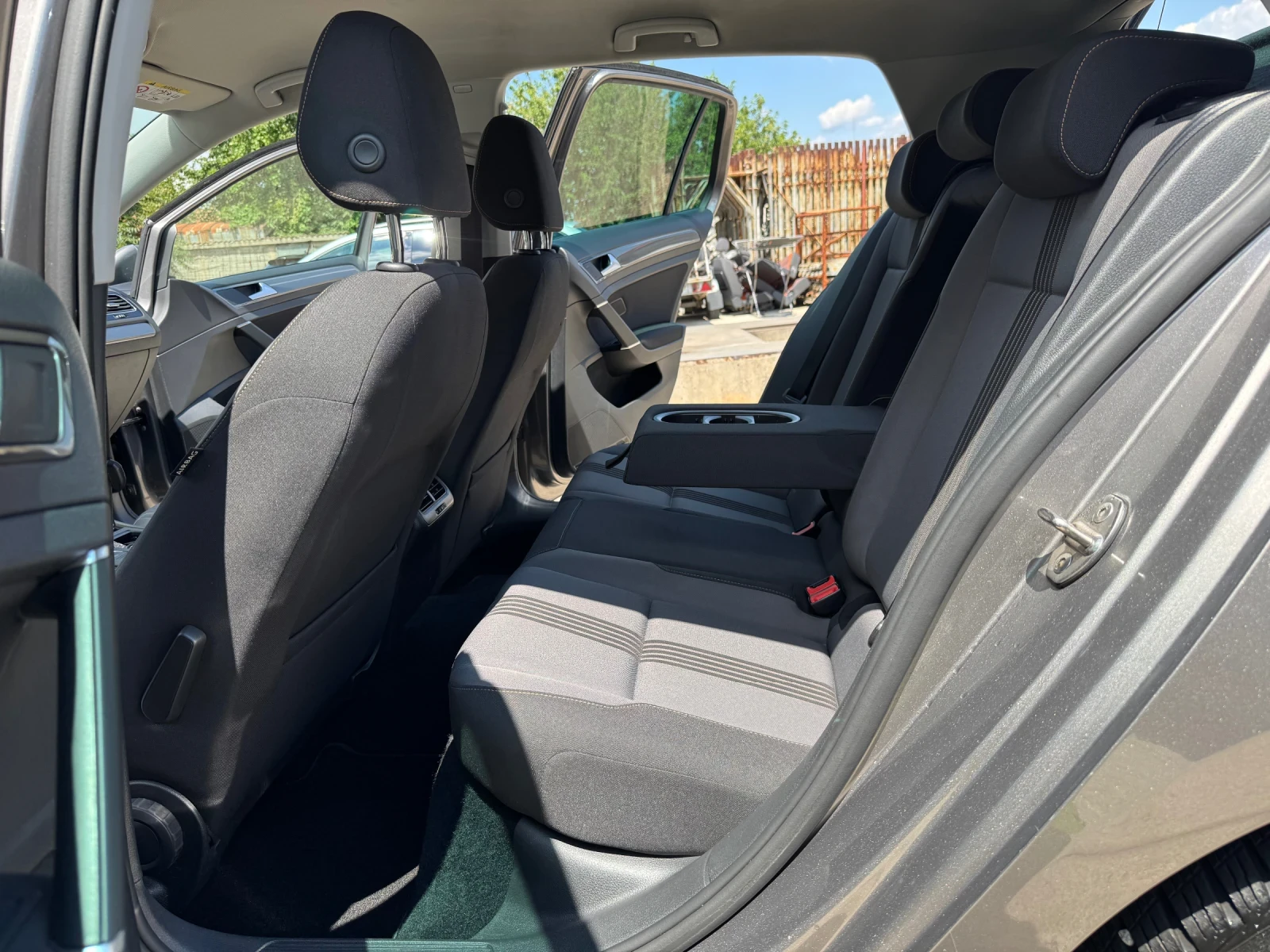 VW Golf * R-LINE* DSG* , снимка 8 - Автомобили и джипове - 55220602