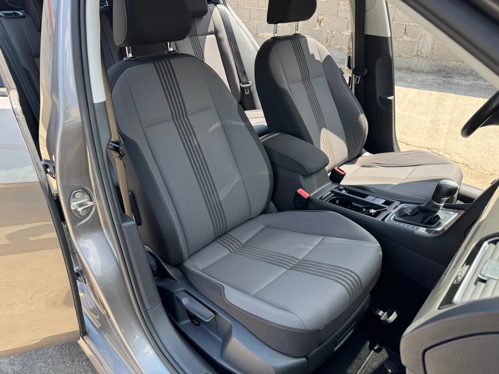 VW Golf * R-LINE* DSG* , снимка 10 - Автомобили и джипове - 55220602
