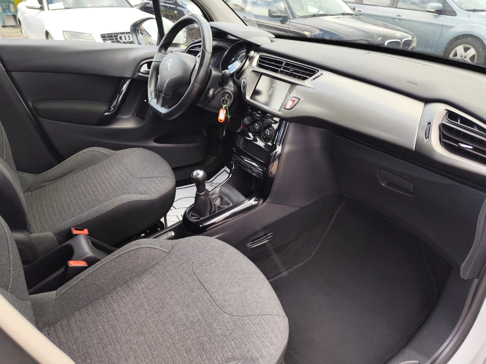 Citroen C3 1.2 бензин Италия, снимка 12 - Автомобили и джипове - 55263098