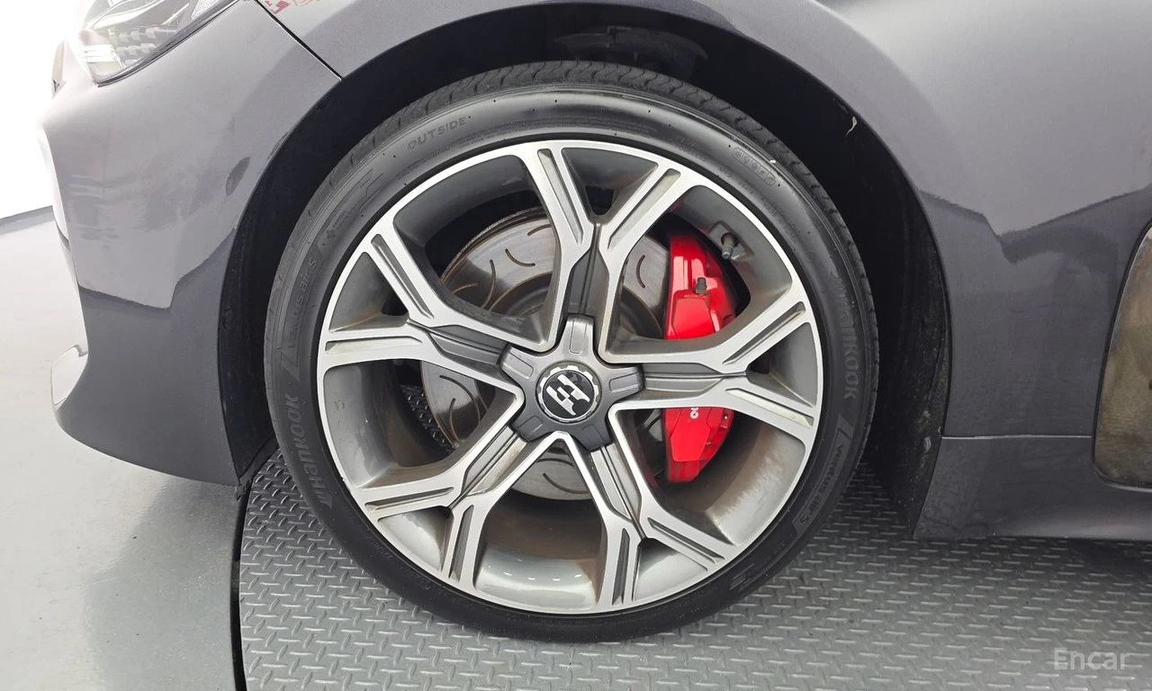 Kia Stinger 3.3* TURBO* GT* ОБДУХВАНЕ* ДИСТРОНИК* ХЕДЪП* 360КА, снимка 5 - Автомобили и джипове - 55380323