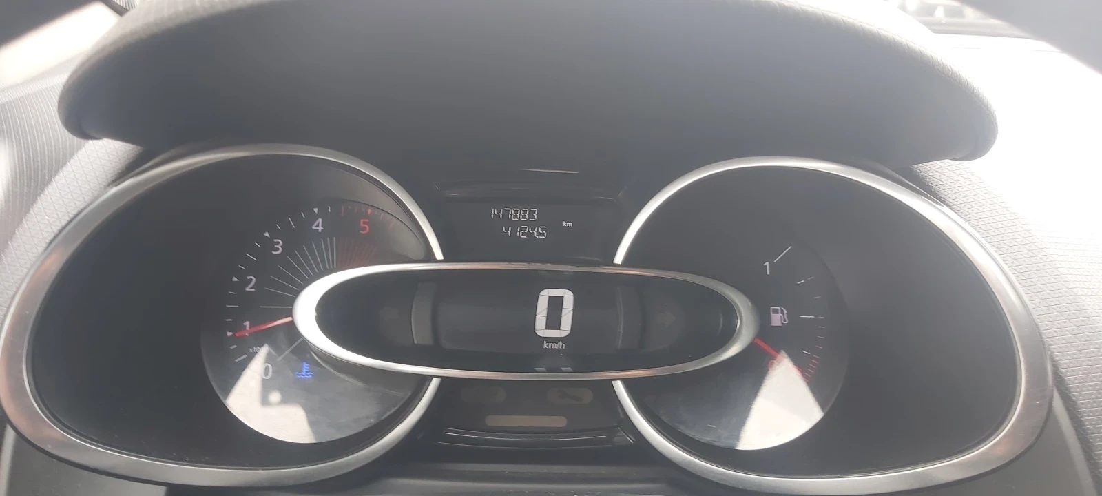 Renault Clio 1.5 dCi, снимка 10 - Автомобили и джипове - 56502740