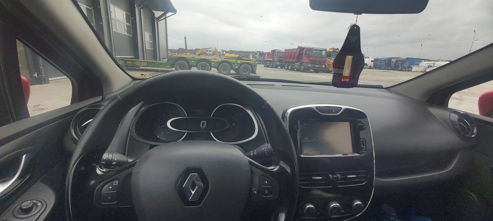Renault Clio 1.5 dCi, снимка 9 - Автомобили и джипове - 56502740