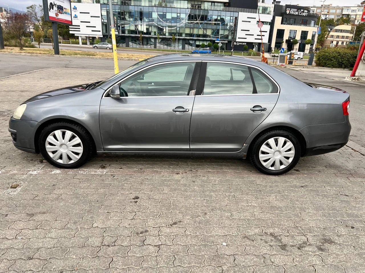 VW Jetta, снимка 4 - Автомобили и джипове - 56550592
