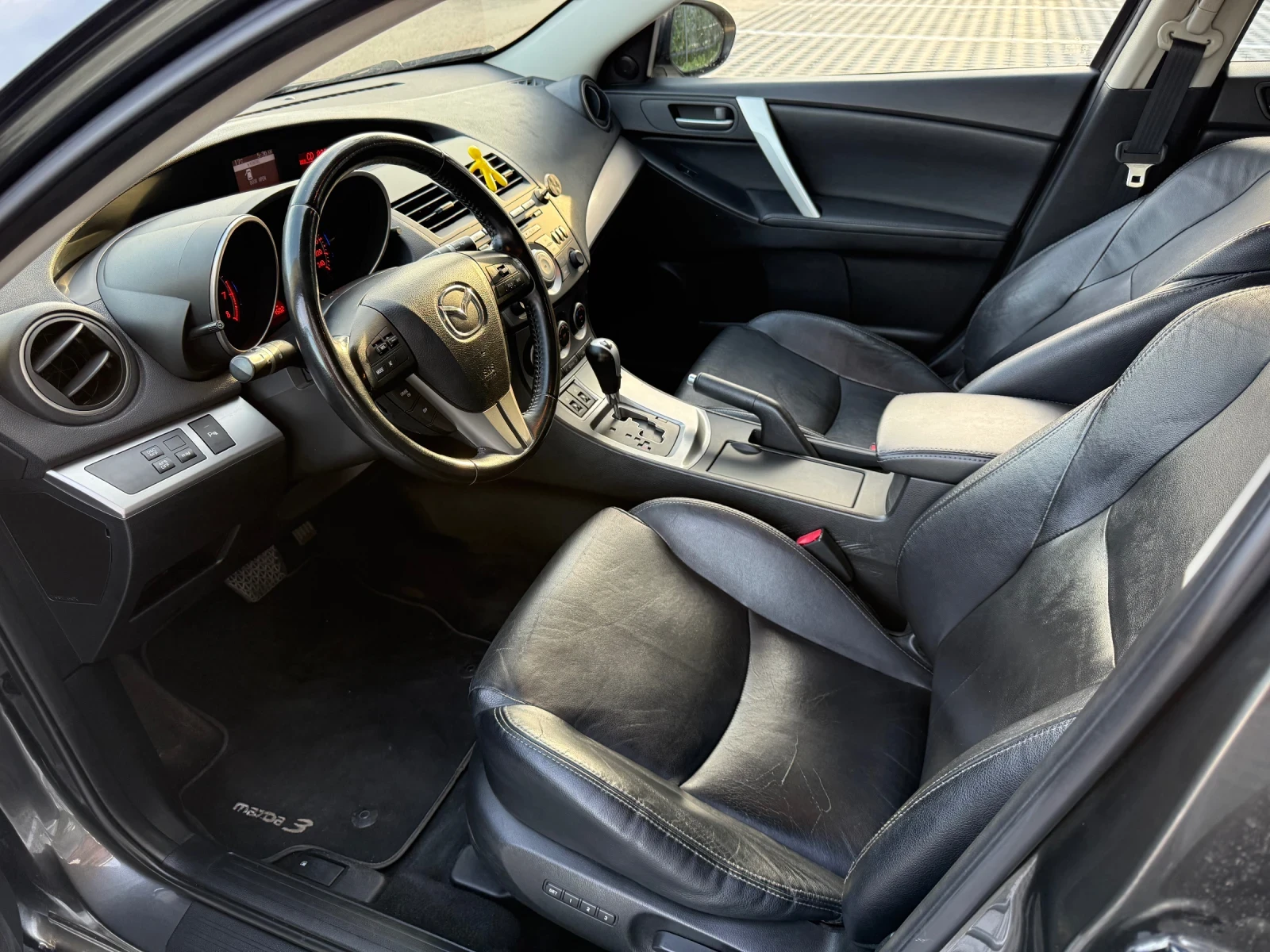 Mazda 3 2.0i AUTOMAT, снимка 12 - Автомобили и джипове - 56659487