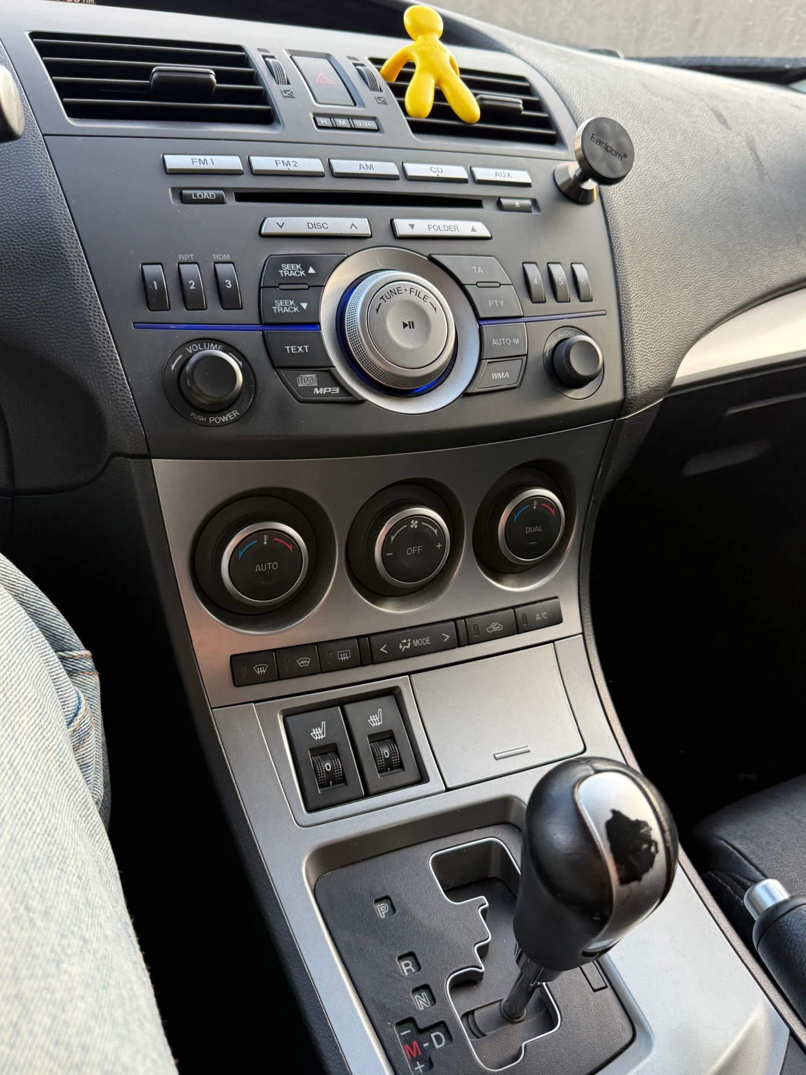 Mazda 3 2.0i AUTOMAT, снимка 10 - Автомобили и джипове - 56659487