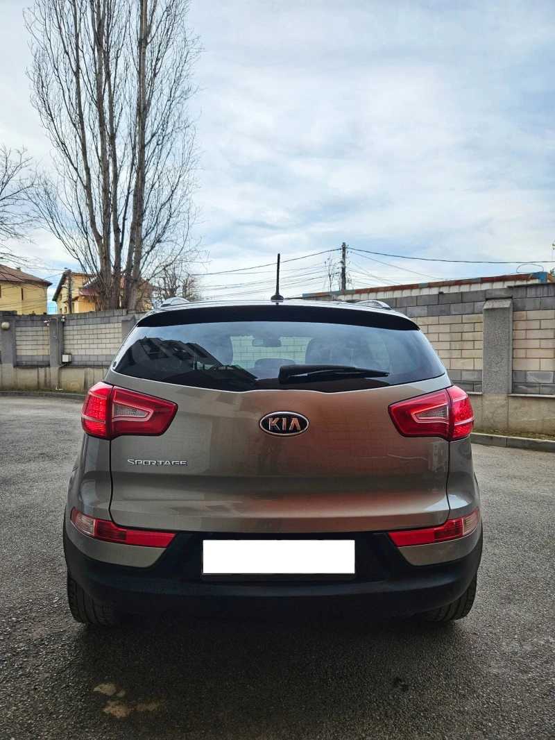 Kia Sportage 2.0i LPG, снимка 5 - Автомобили и джипове - 44210235