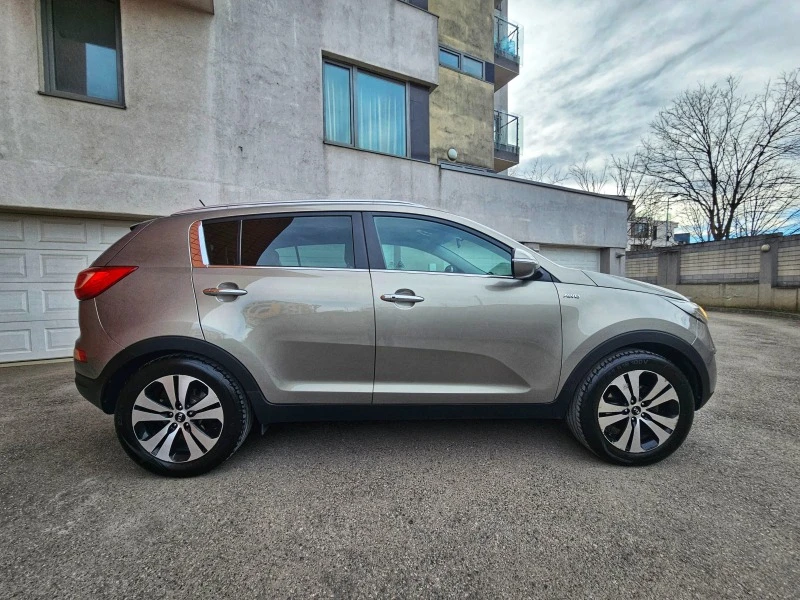 Kia Sportage 2.0i LPG, снимка 7 - Автомобили и джипове - 44210235