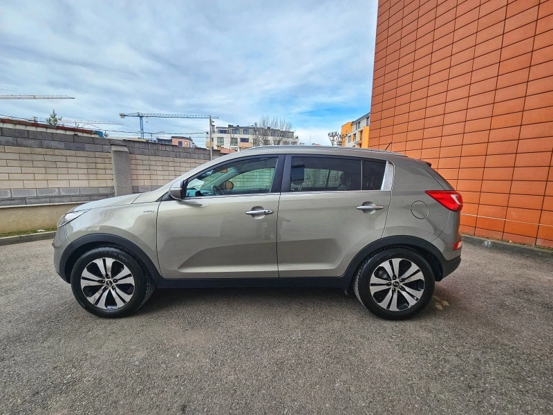 Kia Sportage 2.0i LPG, снимка 3 - Автомобили и джипове - 44210235