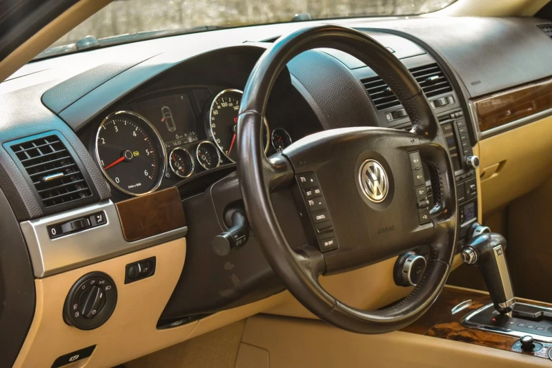 VW Touareg V6, снимка 6 - Автомобили и джипове - 48800652