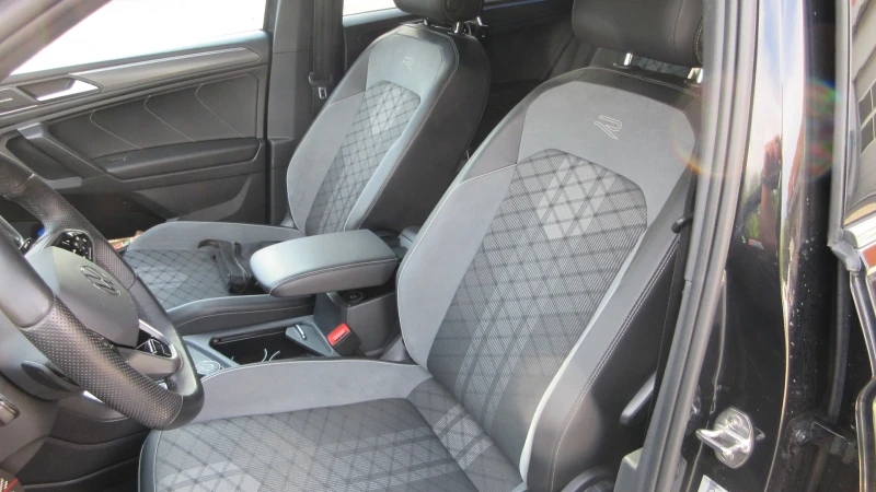 VW Tiguan Allspace R-LINE-2.0TDI-4x4-200HP-360-TOP СЪСТОЯНИЕ!!!, снимка 11 - Автомобили и джипове - 51744921