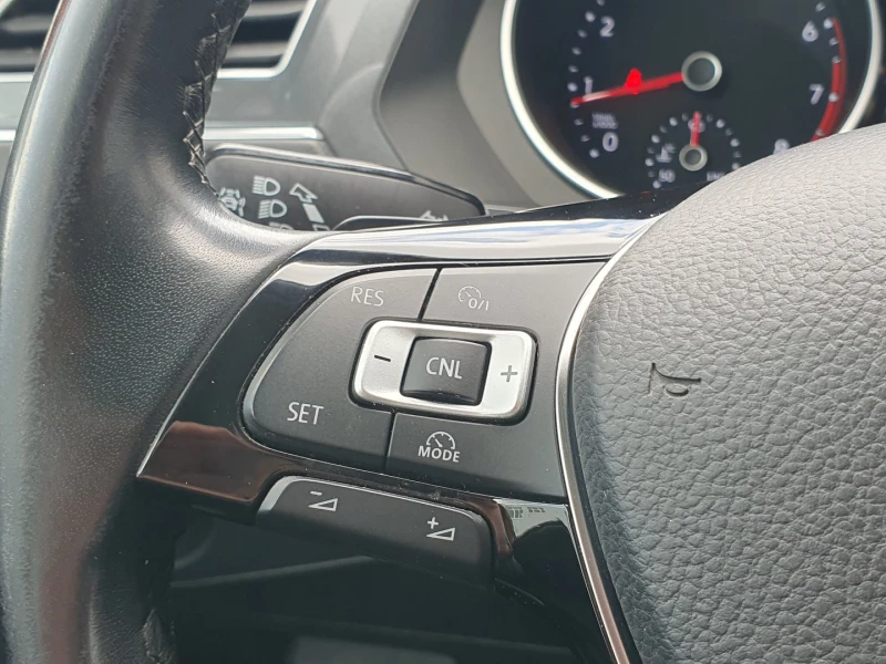 VW Tiguan Comfortline 2.0TSI 4MOTION BMT, снимка 17 - Автомобили и джипове - 52690150