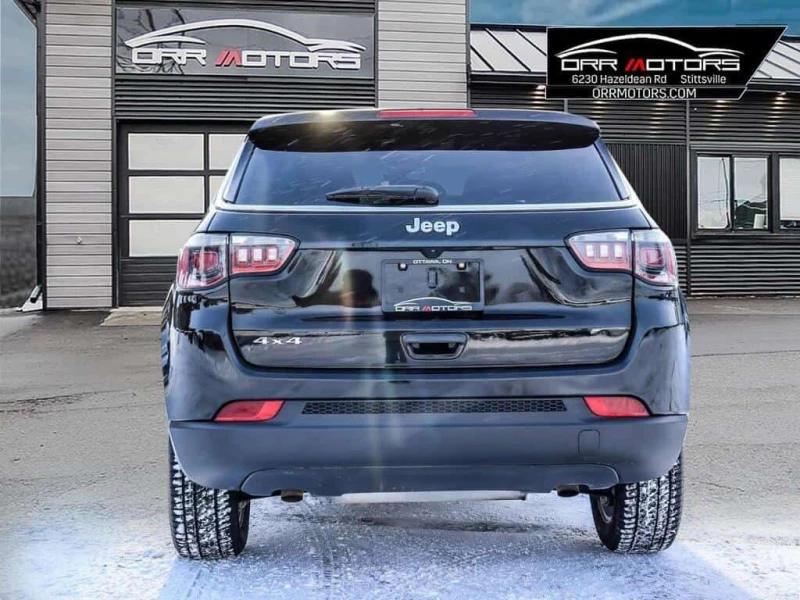 Jeep Compass * 4X4 | TURBO | CARPLAY | HTD SEATS | SAFETY TECH , снимка 4 - Автомобили и джипове - 53525629