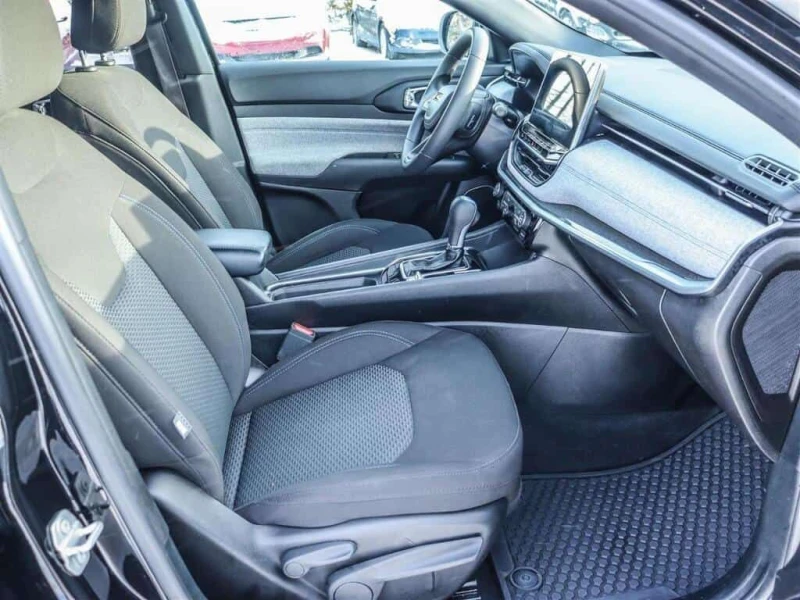 Jeep Compass * 4X4 | TURBO | CARPLAY | HTD SEATS | SAFETY TECH , снимка 14 - Автомобили и джипове - 53525629