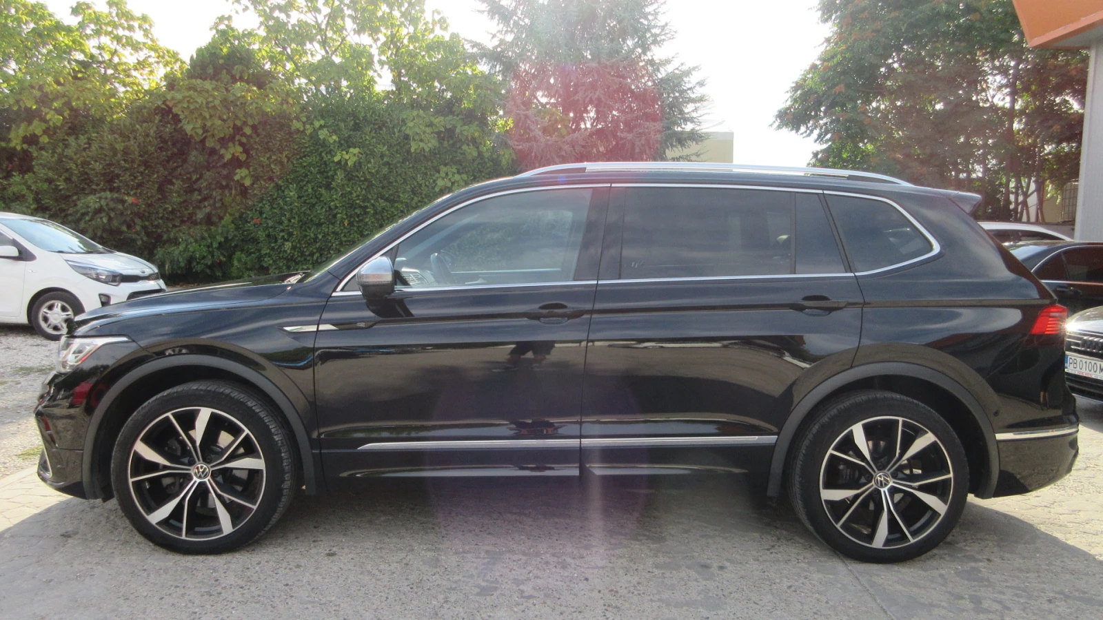 VW Tiguan Allspace R-LINE-2.0TDI-4x4-200HP-360-TOP СЪСТОЯНИЕ!!! - изображение 8