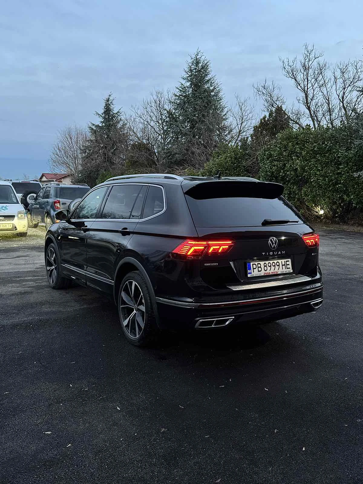 VW Tiguan Allspace R-LINE-2.0TDI-4x4-200HP-360-TOP СЪСТОЯНИЕ!!!, снимка 6 - Автомобили и джипове - 51744921